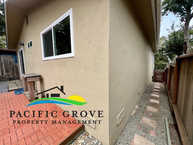 Building Photo - Furnished Single Family Home in Pacific Grove available NOW!