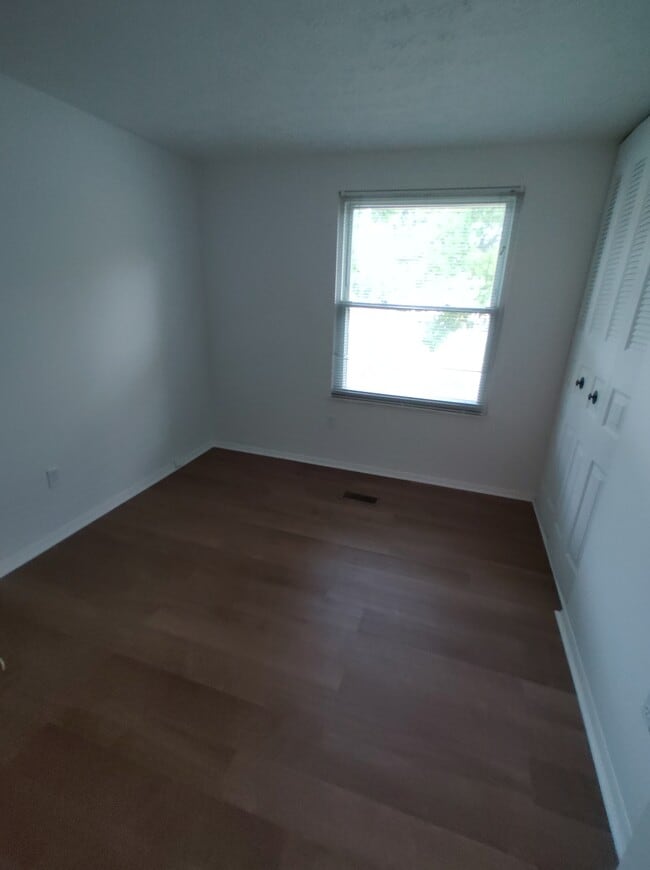 Building Photo - 5811 Heming Ave