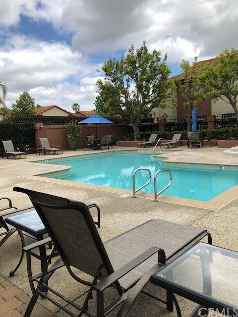 Building Photo - 82 Flor De Sol