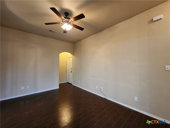 Building Photo - 303 Rosalie Dr