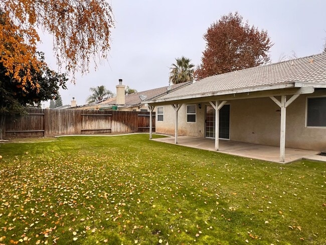 Building Photo - Southwest Bakersfield