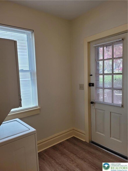 Building Photo - 1024 Delaware Ave