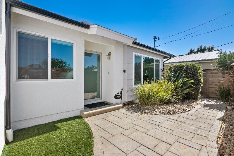 Building Photo - 1123 Balour Dr