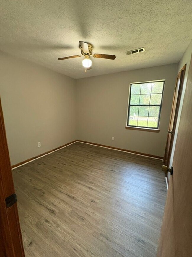 Building Photo - 40 Yarber St