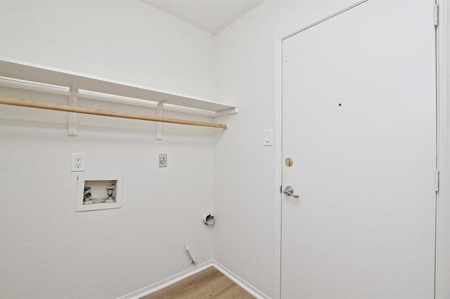Building Photo - 1305 Elm Forest Dr