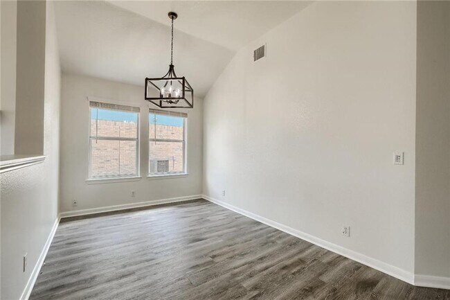 Building Photo - 607 Ranchero Rd