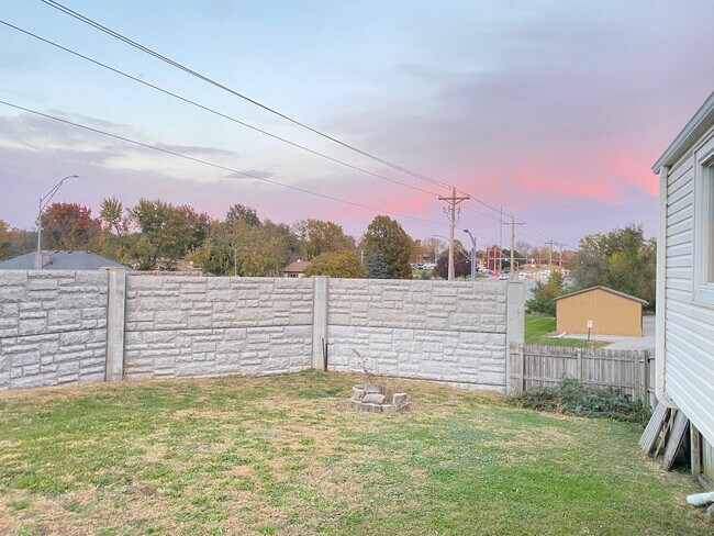 Building Photo - Millard 3 bed 2 bath $1900