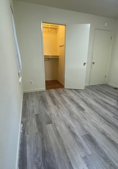 Building Photo - 417 Piccadilly Pl