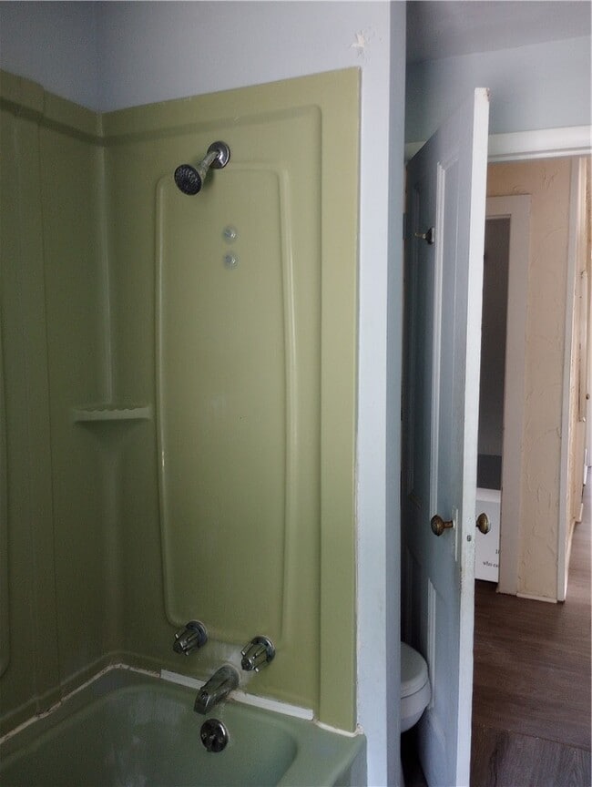 Building Photo - 410 Linden Pl
