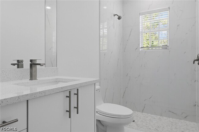 Building Photo - 721 Ivan Ave S