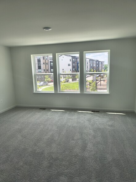 Building Photo - 9946A Count Fleet Cres