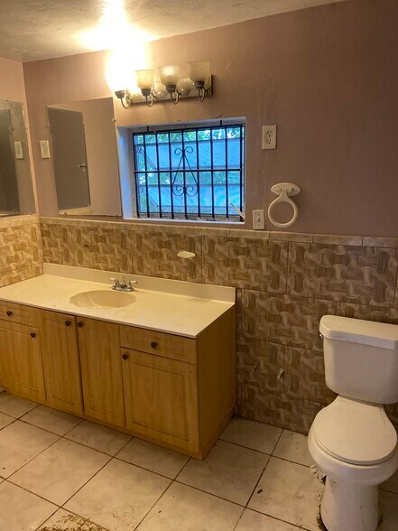 Building Photo - 17120 NW 10th Ct