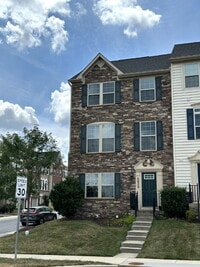 Building Photo - Three-Floor End Unit Townhome in Frederick