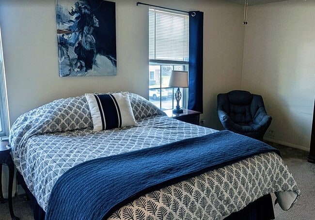 Building Photo - 688 W Paddle Wheel Ct