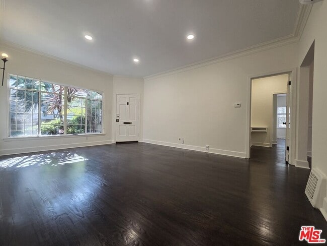 Building Photo - 107 N Sweetzer Ave