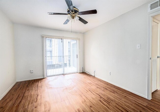 Building Photo - 18515 Egret Bay Blvd