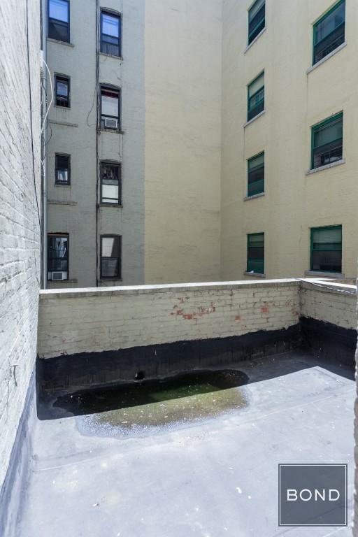 Building Photo - 326 E 100th St