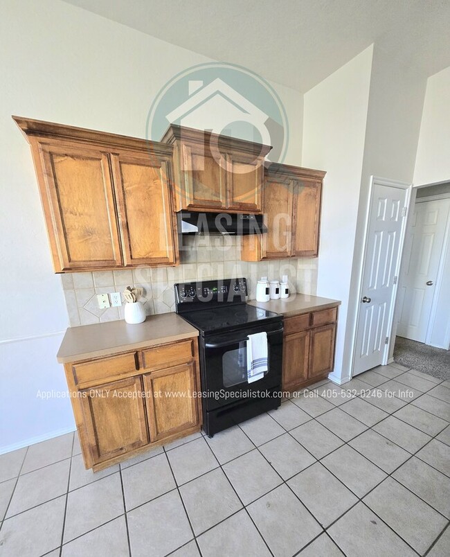 Building Photo - Spacious Southwest OKC 3 Bed 2 Bath Home W...