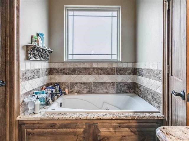 Building Photo - 202 Parkview Dr