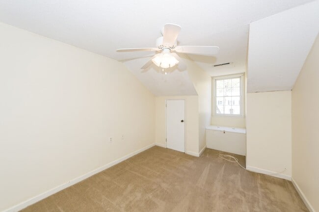 Building Photo - 5 Bedroom 3 Bath Home in Parkshore - Charl...