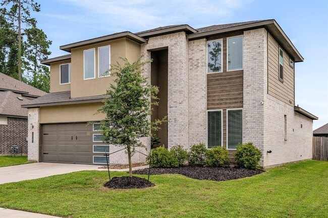 Building Photo - 14261 Lake Lodge Dr