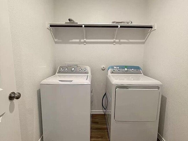 Building Photo - 1009 Wolseley Cv