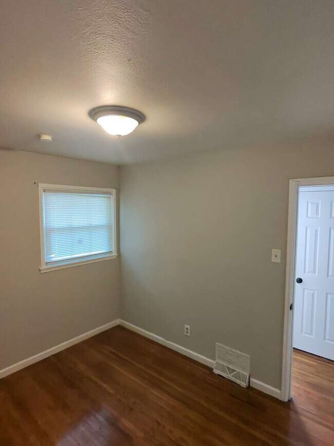 Building Photo - 10421 Renfrew Dr