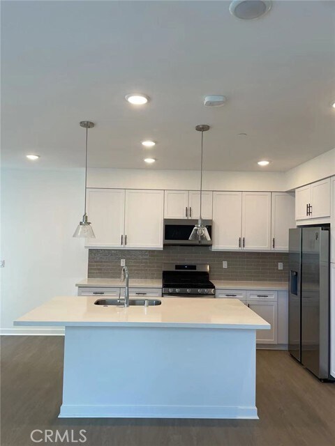 Building Photo - 11042 Momentum Dr