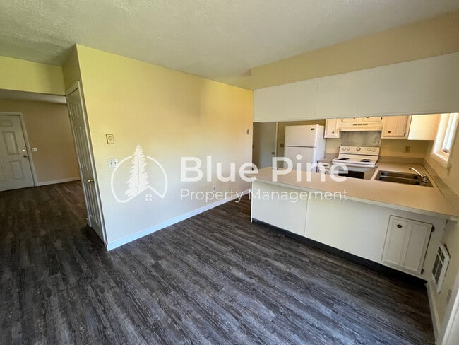 Building Photo - 450 Crimson Dr