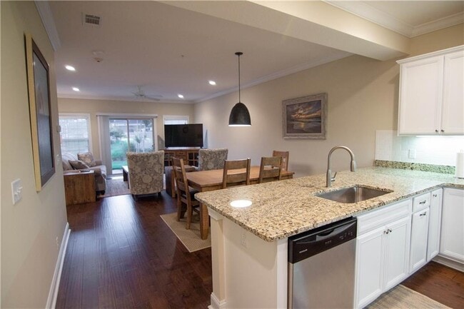 Building Photo - 702 Mariners Cir