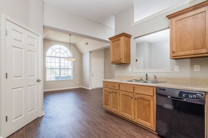 Building Photo - 7972 Ridgedale Dr
