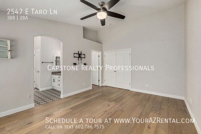 Building Photo - 2547 E Taro Ln