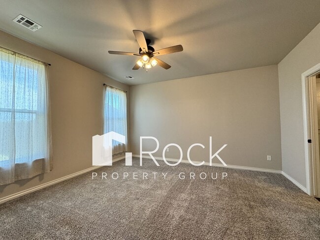 Building Photo - Spacious 3-Bedroom Home with Designer Kitc...
