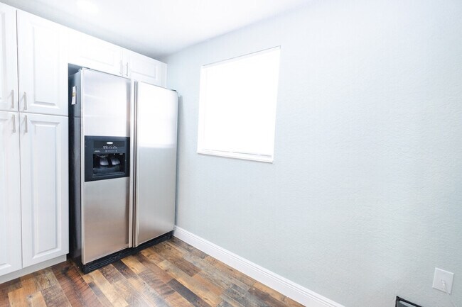 Building Photo - 3007 E 21st Ave