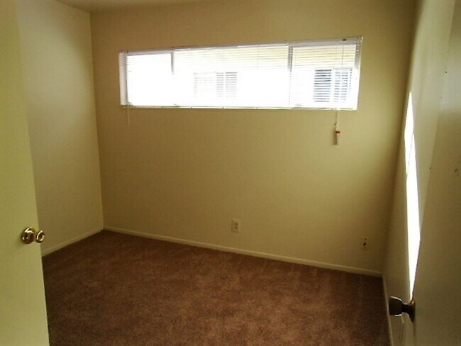 Building Photo - 119-119 W Locust Ave