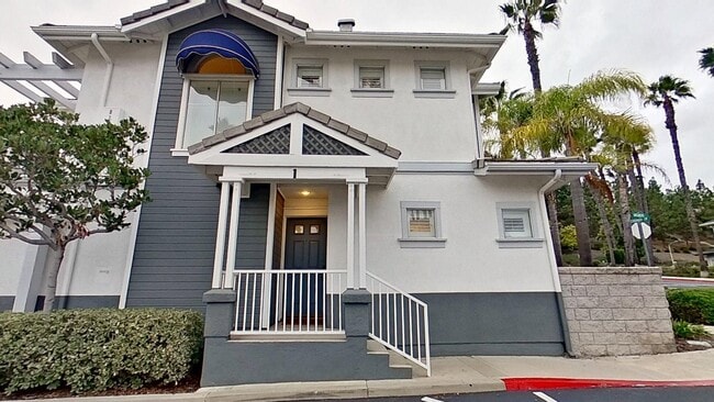 Primary Photo - 1 Breakers Ln