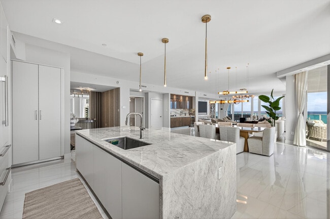 Building Photo - 3100 N Ocean Dr