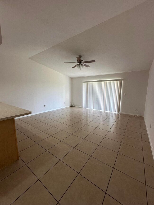 Building Photo - 1217 Schumann Dr