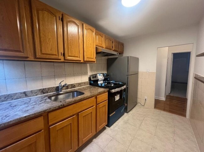 Building Photo - 1 bedroom in SUNNYSIDE NY 11104