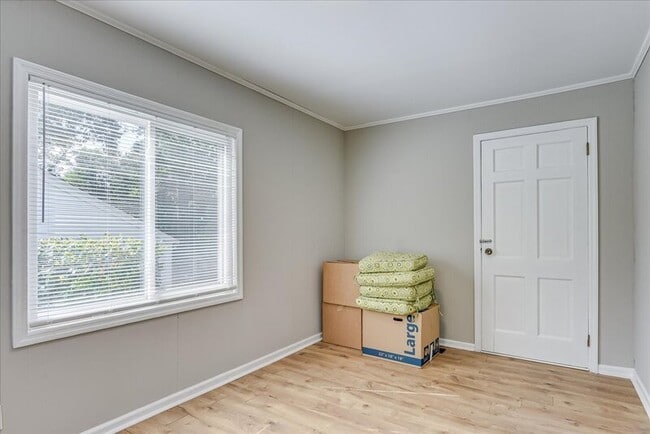 Building Photo - 2214 Breckenbridge Ave