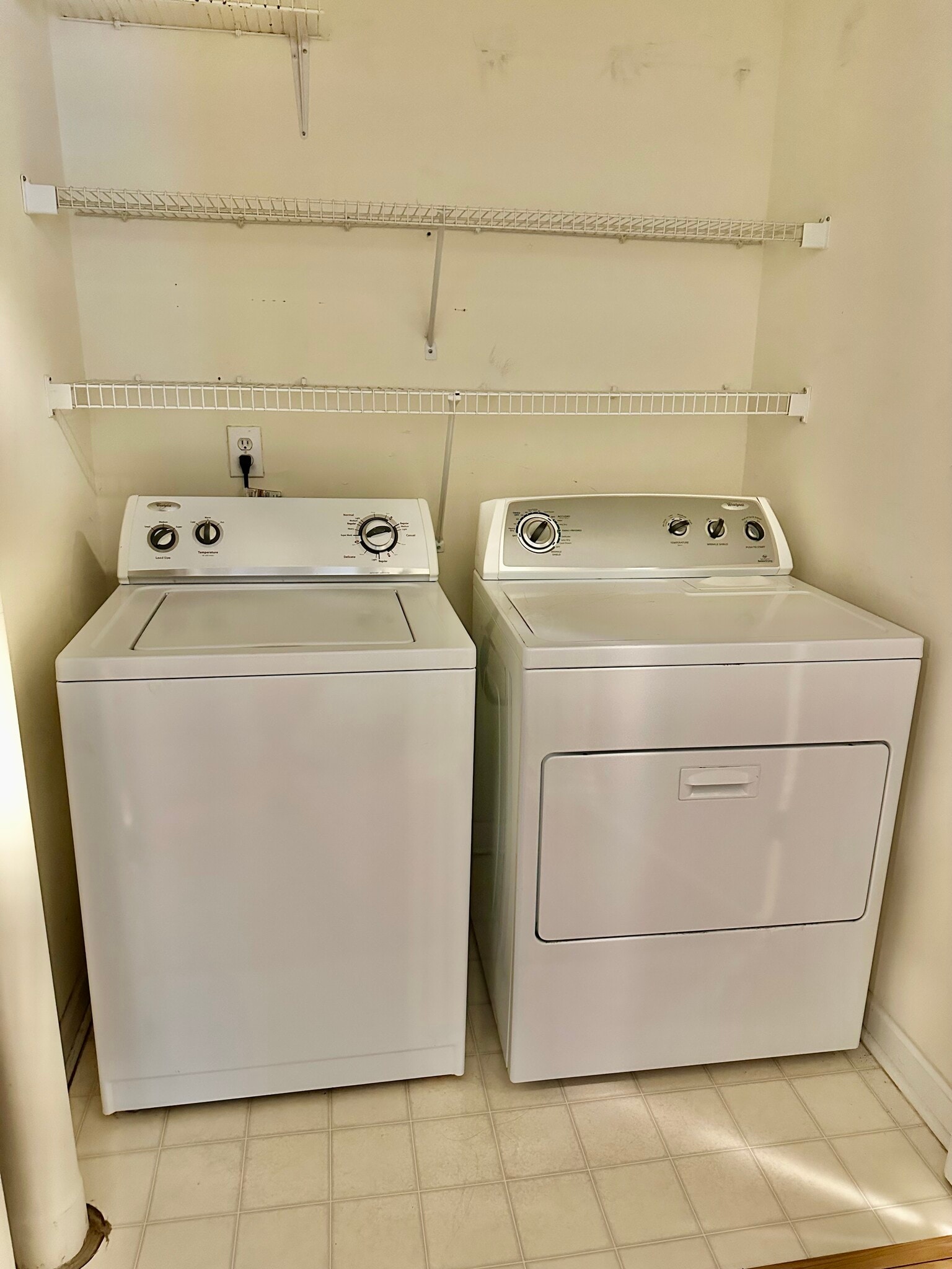 Laundry room - 7406 Merry Oaks Ct