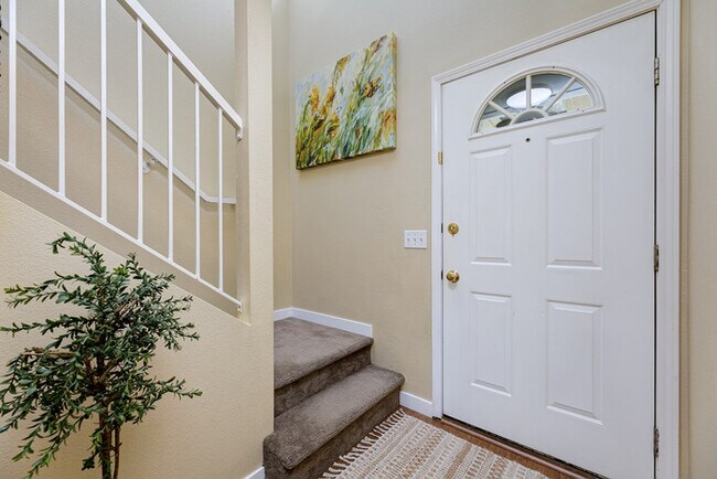 Building Photo - 3 Bed 2.5 Bath Townhome in Prime Boise Location!