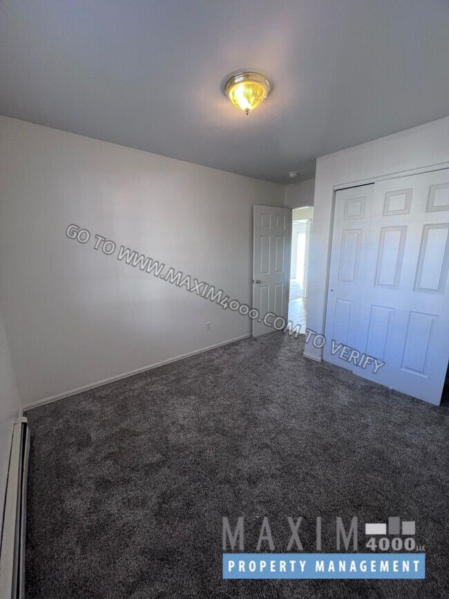 Building Photo - 1124 E Carolina Ave