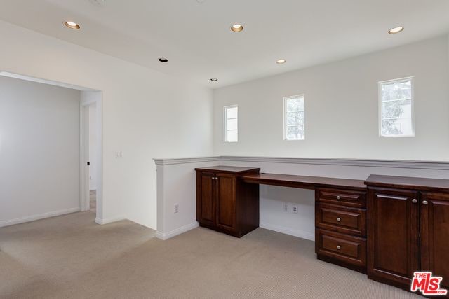 Building Photo - 494 Santa Maria St