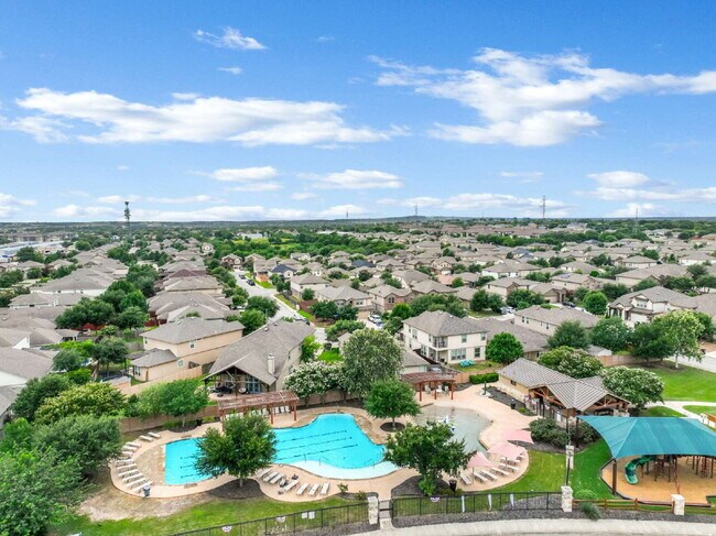 Building Photo - "Charming 3-Bed Oasis with 2.5 Baths in Sa...