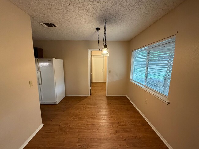 Building Photo - Charming One-Story Ranch on Corner Lot in ...