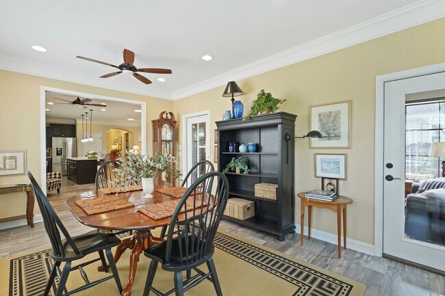 Building Photo - 10 Chicory Ct