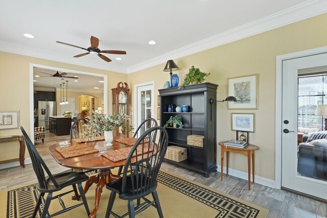 Building Photo - Charming 2-Bedroom Retreat with 2 Baths in the Heart of Sun City - Spacious 2141 Sq Ft!