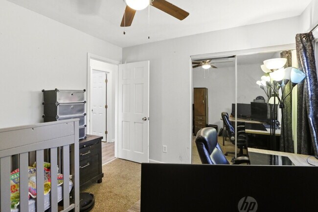 Building Photo - 607 Oakwood Ave