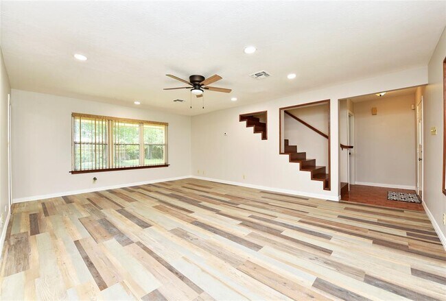 Building Photo - 1811 Laurel Oaks Dr